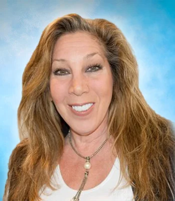 Portrait of Rosanne Fischer, NYS Licensed Real Estate Salesperson